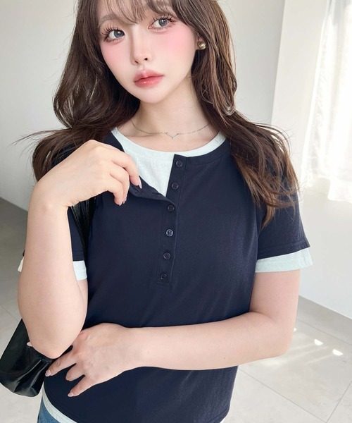moment+(モーメントプラス)の「ヘンリーネックレイヤード半袖Tシャツ(ヘンリーネックTシャツ+Tシャツ2枚セット)(Tシャツ/カットソー・レディース・ピンク/レッド/オフホワイト/杢グレー/ネイビー/イエロー/ブラック/ホワイト系その他・M)」の6枚目の写真