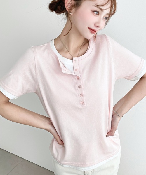 moment+(モーメントプラス)の「ヘンリーネックレイヤード半袖Tシャツ(ヘンリーネックTシャツ+Tシャツ2枚セット)(Tシャツ/カットソー・レディース・ピンク/レッド/オフホワイト/杢グレー/ネイビー/イエロー/ブラック/ホワイト系その他・M)」の7枚目の写真