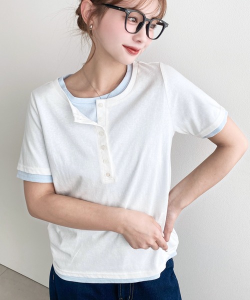 moment+(モーメントプラス)の「ヘンリーネックレイヤード半袖Tシャツ(ヘンリーネックTシャツ+Tシャツ2枚セット)(Tシャツ/カットソー・レディース・ピンク/レッド/オフホワイト/杢グレー/ネイビー/イエロー/ブラック/ホワイト系その他・M)」の10枚目の写真