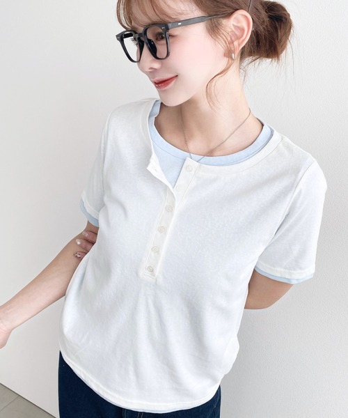 moment+(モーメントプラス)の「ヘンリーネックレイヤード半袖Tシャツ(ヘンリーネックTシャツ+Tシャツ2枚セット)(Tシャツ/カットソー・レディース・ピンク/レッド/オフホワイト/杢グレー/ネイビー/イエロー/ブラック/ホワイト系その他・M)」の11枚目の写真