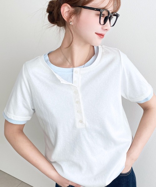 moment+(モーメントプラス)の「ヘンリーネックレイヤード半袖Tシャツ(ヘンリーネックTシャツ+Tシャツ2枚セット)(Tシャツ/カットソー・レディース・ピンク/レッド/オフホワイト/杢グレー/ネイビー/イエロー/ブラック/ホワイト系その他・M)」の9枚目の写真