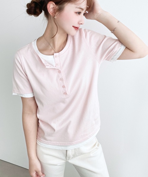 moment+(モーメントプラス)の「ヘンリーネックレイヤード半袖Tシャツ(ヘンリーネックTシャツ+Tシャツ2枚セット)(Tシャツ/カットソー・レディース・ピンク/レッド/オフホワイト/杢グレー/ネイビー/イエロー/ブラック/ホワイト系その他・M)」の13枚目の写真