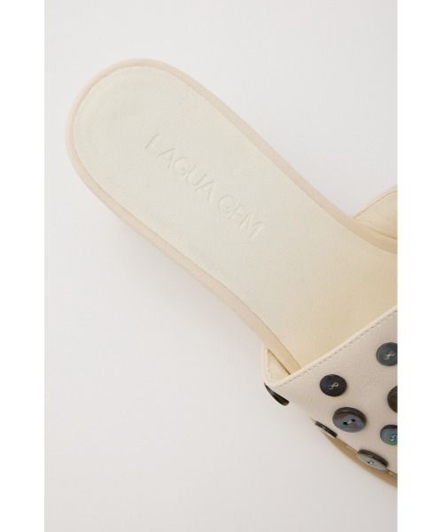 LAGUA GEM（ラグアジェム）の「SHELL BUTTON ミュール（サンダル・レディース・アイボリー/ブラック・SMALL/MEDIUM/LARGE）」の11枚目の写真
