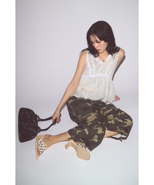 LAGUA GEM（ラグアジェム）の「SHELL BUTTON ミュール（サンダル・レディース・アイボリー/ブラック・SMALL/MEDIUM/LARGE）」の8枚目の写真