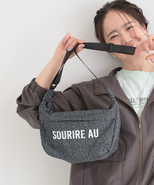 SHOO・LA・RUE(シューラルー)の「ラタプリントショルダーバッグ(ショルダーバッグ・レディース・ブルーグリーン/ライトオレンジ系1/ベージュ系/ブルー系/イエロー系/ブラック系・00)」の1枚目の写真