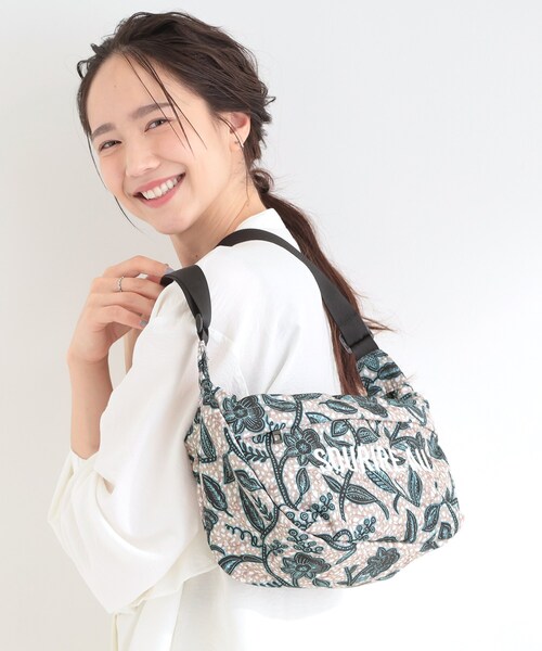 SHOO・LA・RUE(シューラルー)の「ラタプリントショルダーバッグ(ショルダーバッグ・レディース・ブルーグリーン/ライトオレンジ系1/ベージュ系/ブルー系/イエロー系/ブラック系・00)」の2枚目の写真