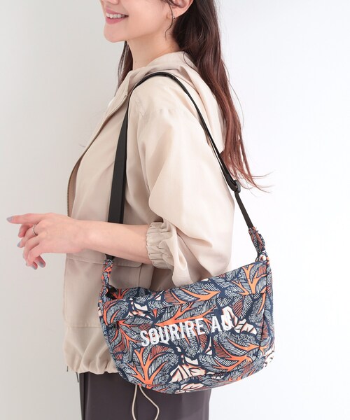 SHOO・LA・RUE(シューラルー)の「ラタプリントショルダーバッグ(ショルダーバッグ・レディース・ブルーグリーン/ライトオレンジ系1/ベージュ系/ブルー系/イエロー系/ブラック系・00)」の13枚目の写真