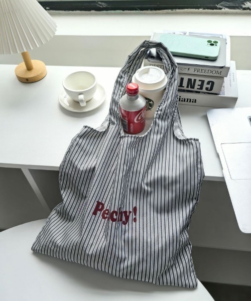 Ritzy(リッツィー)の「6色展開 ストライプ柄 ロゴプリント トートバッグ(トートバッグ・レディース・ブラック系1/ブラック系2/ブルー/レッド/グリーン/ホワイト・FREE)」の7枚目の写真