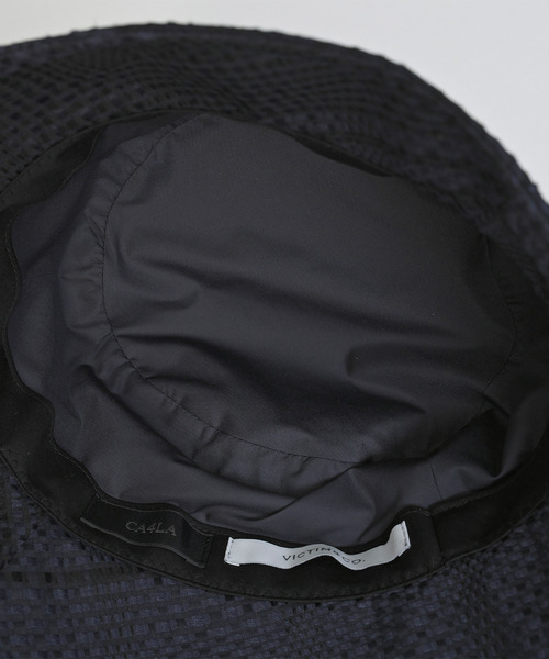 VICTIM(ヴィクティム)の「VICTIM ヴィクティム / ×CA4LA BUCKET HAT カシラコラボレーションバケットハット / VTM-26-A-003(ハット・メンズ・ブラック/ホワイト/ネイビー・FREE)」の8枚目の写真