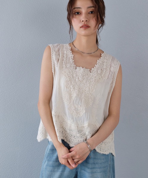 murea(ミュレア)の「シアーコットンレースフラワーモチーフノースリーブブラウス(シャツ/ブラウス・レディース・アイボリー/ホワイト・FREE)」の10枚目の写真