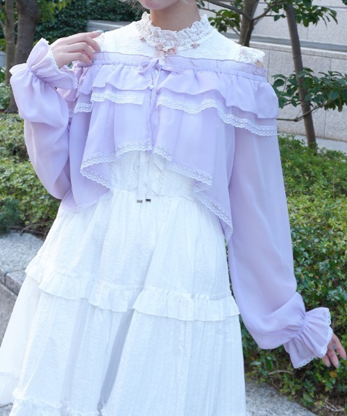 axes femme POETIQUE（アクシーズファムポエティック）の「２ＷＡＹオフショルボレロ（カーディガン/ボレロ・レディース・ラベンダー/サックスブルー/ブラック/ホワイト・MEDIUM）」の4枚目の写真
