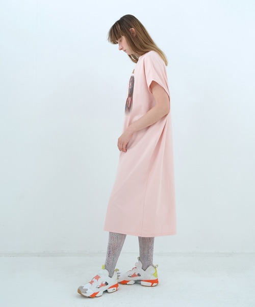 BEDSIDEDRAMA(ベットサイドドラマ)の「DOG SAVE THE QUEEN Dress Tee(ワンピース・レディース・ピンク/ホワイト/ブラック・2)」の5枚目の写真