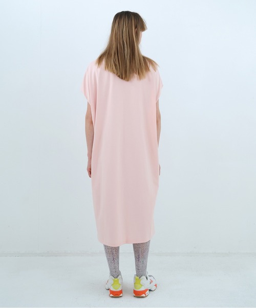 BEDSIDEDRAMA(ベットサイドドラマ)の「DOG SAVE THE QUEEN Dress Tee(ワンピース・レディース・ピンク/ホワイト/ブラック・2)」の6枚目の写真
