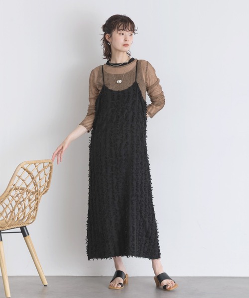 Yeoun(ヨウン)の「フリンジロングキャミワンピース(ワンピース・レディース・キナリ/ブラック・M)」の2枚目の写真