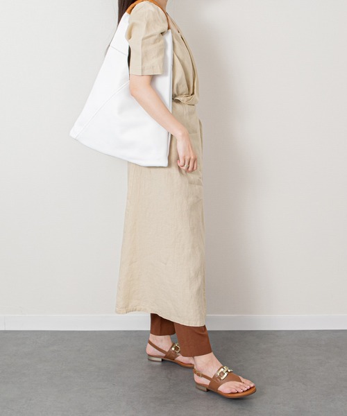 inter-chaussures(インターショシュール)の「【Oh my Sandals】ラウンドトウオーナメントトングサンダル(E62209)(サンダル・レディース・ブラック/ホワイト/ブラウン・35/37/38/36/39)」の7枚目の写真