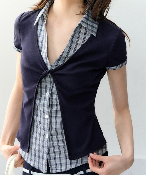 Lis ardent(リスアルダン)の「チェック柄レイヤード風 フロントツイスト半袖トップス(Tシャツ/カットソー・レディース・ネイビー・M)」の5枚目の写真