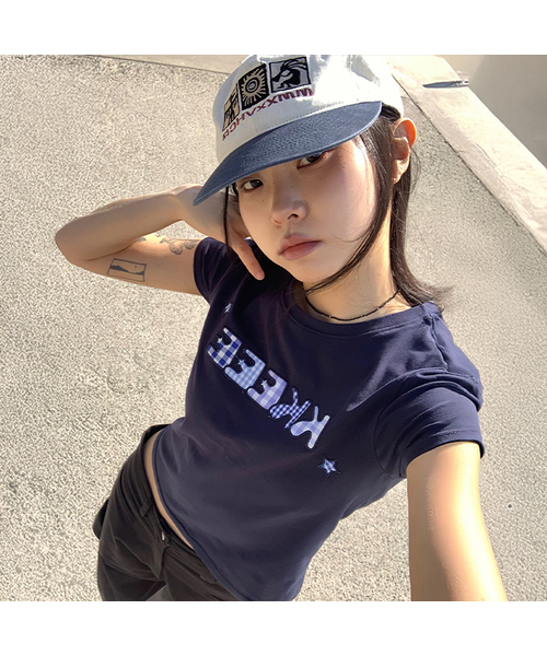 KKEEE(ケーケーイーイー)の「マイネームチェックパッチ半袖Tシャツ(3カラー)(Tシャツ/カットソー・レディース・ネイビー/ホワイト/アイボリー・FREE)」の3枚目の写真