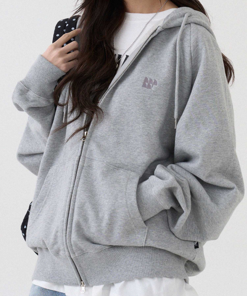 BUBBLPIECE（バブルピース）の「[男女共用] ラグランスモール刺繍フードジップアップ_メランジグレー（パーカー・レディース・その他・MEDIUM/LARGE）」の3枚目の写真