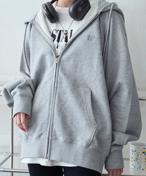 BUBBLPIECE（バブルピース）の「[男女共用] ラグランスモール刺繍フードジップアップ_メランジグレー（パーカー・レディース・その他・MEDIUM/LARGE）」の4枚目の写真