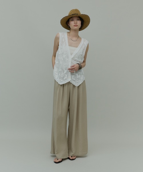Plumel(プルメル)の「Cotton Leaf Motif Vest / コットンリーフモチーフベスト(ベスト・レディース・ベージュ/ホワイト・MEDIUM)」の11枚目の写真