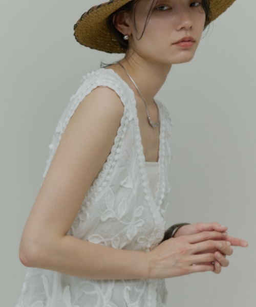 Plumel(プルメル)の「Cotton Leaf Motif Vest / コットンリーフモチーフベスト(ベスト・レディース・ベージュ/ホワイト・MEDIUM)」の9枚目の写真
