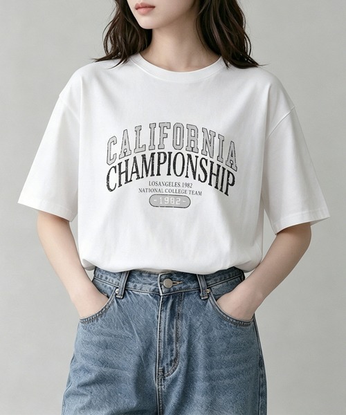 aimoha（アイモハ）の「カレッジロゴプリントTシャツ（Tシャツ/カットソー・レディース・ライトグレー/ホワイト/ダークグレー/チョコ/ブラック・FREE）」の2枚目の写真
