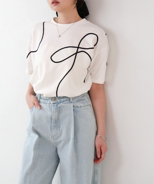 Bab(バブ)の「コード刺繍使いTシャツ(Tシャツ/カットソー・レディース・オフホワイト/グリーン/チャコールグレー・FREE)」の1枚目の写真