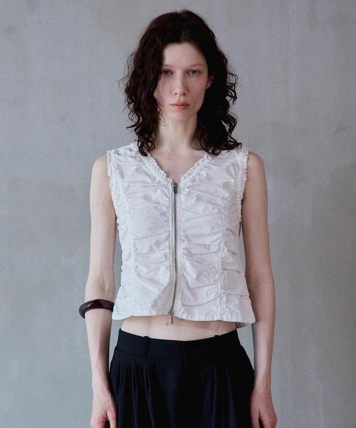 MAISON SPECIAL(メゾンスペシャル)の「Military Gathered TOPs/ミリタリーギャザートップス(シャツ/ブラウス・レディース・ブラック/ホワイト/カーキ・FREE)」の2枚目の写真