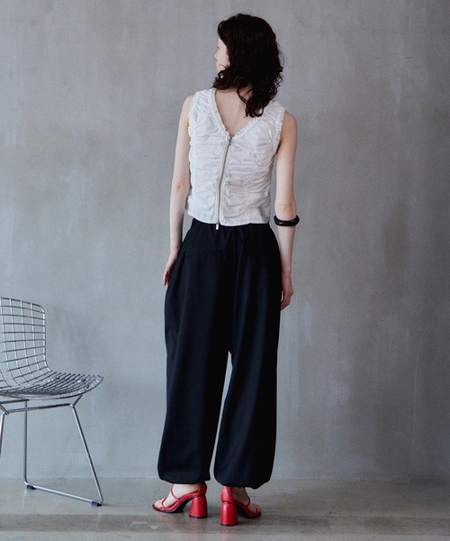 MAISON SPECIAL(メゾンスペシャル)の「Military Gathered TOPs/ミリタリーギャザートップス(シャツ/ブラウス・レディース・ブラック/ホワイト/カーキ・FREE)」の13枚目の写真