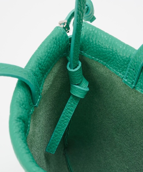 IACUCCI(イアクッチ)の「グラーノ 2WAYTOTE CERVO(ショルダーバッグ・レディース・グリーン/オレンジ/アイボリー/キャメル/チャコールグレー・FREE)」の22枚目の写真