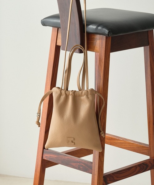 IACUCCI(イアクッチ)の「グラーノ 2WAYTOTE CERVO(ショルダーバッグ・レディース・グリーン/オレンジ/アイボリー/キャメル/チャコールグレー・FREE)」の21枚目の写真