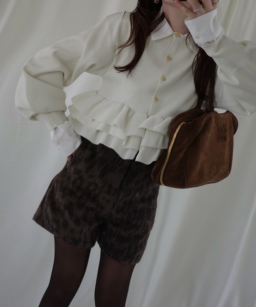WILLFULLY(ウィルフリー)の「hem ruffle frill knit cardigan(Tシャツ/カットソー・レディース・ブラック/ブラウン/ライトブルー/レッド/アイボリー・FREE)」の2枚目の写真