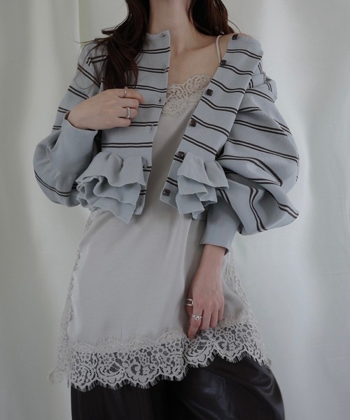 WILLFULLY(ウィルフリー)の「hem ruffle frill knit cardigan(Tシャツ/カットソー・レディース・ブラック/ブラウン/ライトブルー/レッド/アイボリー・FREE)」の1枚目の写真