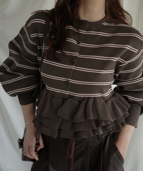 WILLFULLY(ウィルフリー)の「hem ruffle frill knit cardigan(Tシャツ/カットソー・レディース・ブラック/ブラウン/ライトブルー/レッド/アイボリー・FREE)」の13枚目の写真