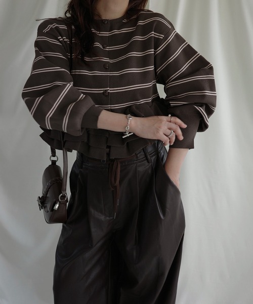 WILLFULLY(ウィルフリー)の「hem ruffle frill knit cardigan(Tシャツ/カットソー・レディース・ブラック/ブラウン/ライトブルー/レッド/アイボリー・FREE)」の18枚目の写真