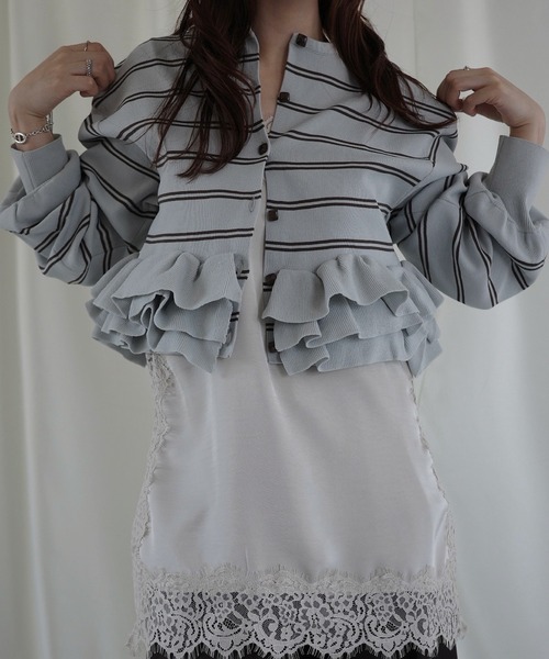 WILLFULLY(ウィルフリー)の「hem ruffle frill knit cardigan(Tシャツ/カットソー・レディース・ブラック/ブラウン/ライトブルー/レッド/アイボリー・FREE)」の7枚目の写真
