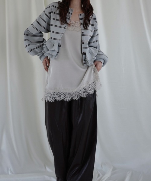WILLFULLY(ウィルフリー)の「hem ruffle frill knit cardigan(Tシャツ/カットソー・レディース・ブラック/ブラウン/ライトブルー/レッド/アイボリー・FREE)」の9枚目の写真