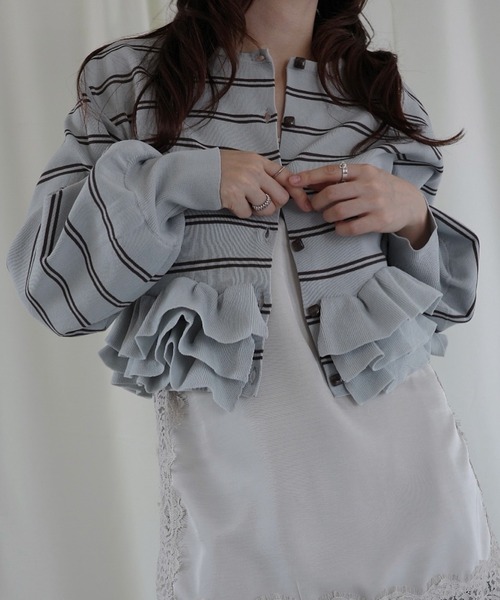 WILLFULLY(ウィルフリー)の「hem ruffle frill knit cardigan(Tシャツ/カットソー・レディース・ブラック/ブラウン/ライトブルー/レッド/アイボリー・FREE)」の11枚目の写真
