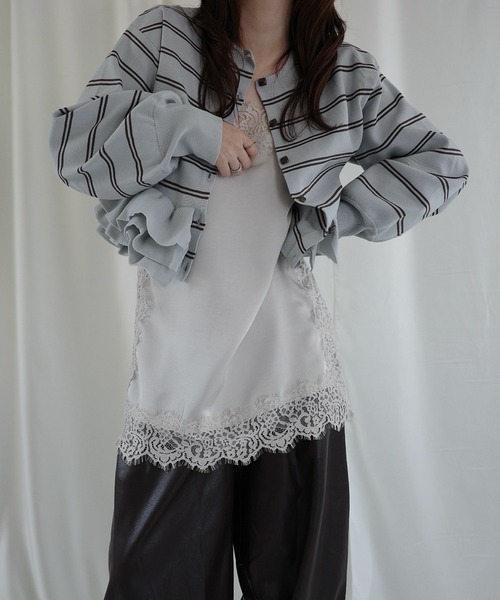 WILLFULLY(ウィルフリー)の「hem ruffle frill knit cardigan(Tシャツ/カットソー・レディース・ブラック/ブラウン/ライトブルー/レッド/アイボリー・FREE)」の12枚目の写真