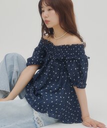 【umm.】花柄シャーリングブラウス