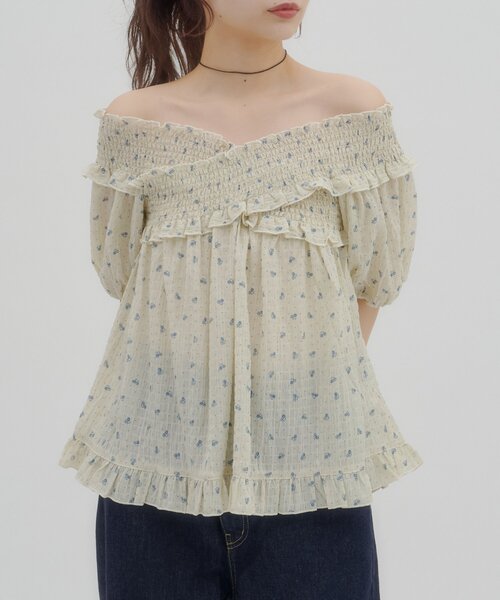 DISCOAT(ディスコート)の「【umm.】花柄シャーリングブラウス(シャツ/ブラウス・レディース・アイボリー/ネイビー/ブラック・FREE)」の5枚目の写真