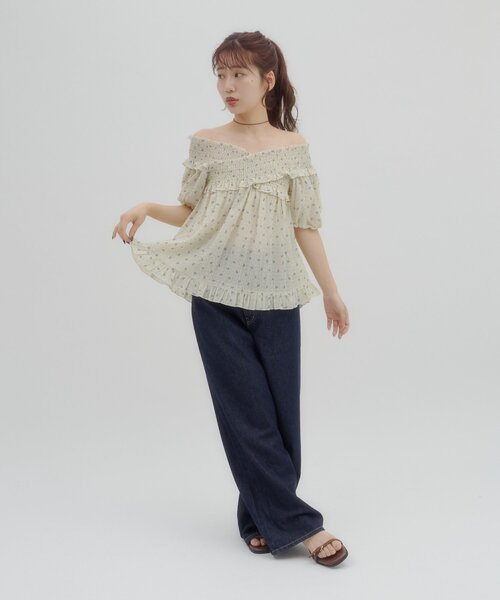 DISCOAT(ディスコート)の「【umm.】花柄シャーリングブラウス(シャツ/ブラウス・レディース・アイボリー/ネイビー/ブラック・FREE)」の6枚目の写真