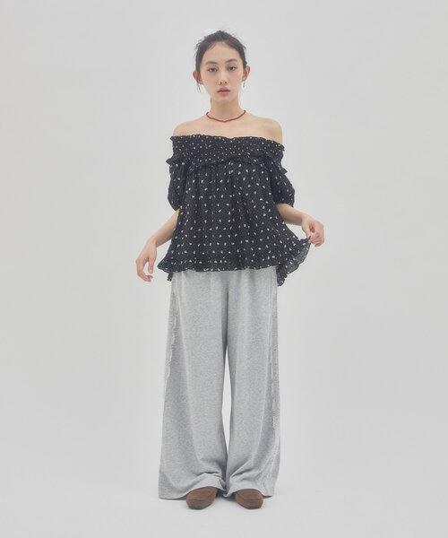 DISCOAT(ディスコート)の「【umm.】花柄シャーリングブラウス(シャツ/ブラウス・レディース・アイボリー/ネイビー/ブラック・FREE)」の8枚目の写真