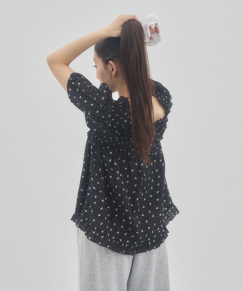 DISCOAT(ディスコート)の「【umm.】花柄シャーリングブラウス(シャツ/ブラウス・レディース・アイボリー/ネイビー/ブラック・FREE)」の12枚目の写真