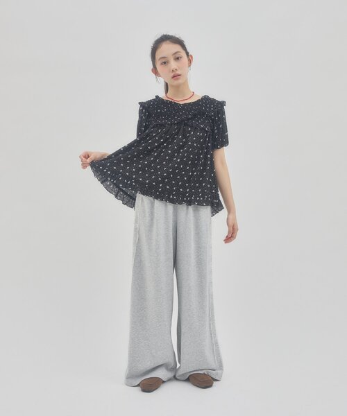 DISCOAT(ディスコート)の「【umm.】花柄シャーリングブラウス(シャツ/ブラウス・レディース・アイボリー/ネイビー/ブラック・FREE)」の13枚目の写真