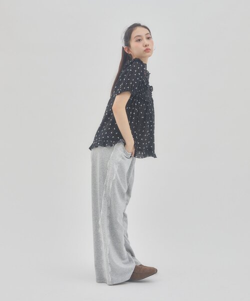 DISCOAT(ディスコート)の「【umm.】花柄シャーリングブラウス(シャツ/ブラウス・レディース・アイボリー/ネイビー/ブラック・FREE)」の14枚目の写真