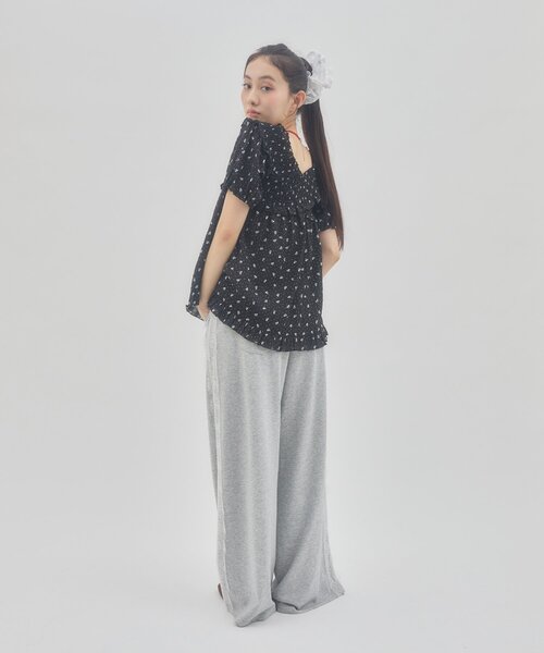 DISCOAT(ディスコート)の「【umm.】花柄シャーリングブラウス(シャツ/ブラウス・レディース・アイボリー/ネイビー/ブラック・FREE)」の15枚目の写真