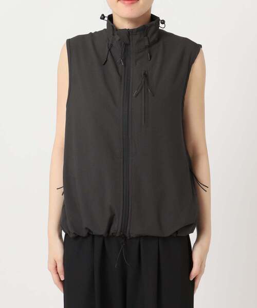 OUTDOOR PRODUCTS(アウトドアプロダクツ)の「ULT SPORTS RUNNIN' PACKABLE VEST(その他アウター・レディース・ベージュ/チャコールグレー・FREE)」の6枚目の写真