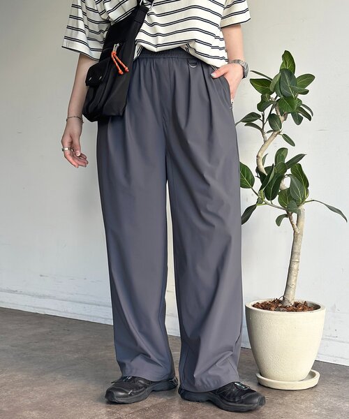 CPCM(シーピーシーエム)の「接触冷感タックワイドスラックス(スラックス・メンズ・チャコールグレー/ブラック/ブラウン/ネイビー・MEDIUM/LARGE/SMALL)」の2枚目の写真