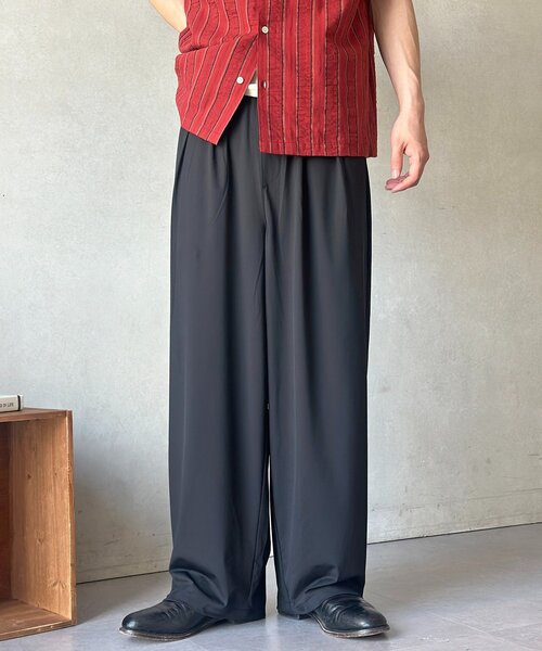 CPCM(シーピーシーエム)の「接触冷感タックワイドスラックス(スラックス・メンズ・チャコールグレー/ブラック/ブラウン/ネイビー・MEDIUM/LARGE/SMALL)」の1枚目の写真